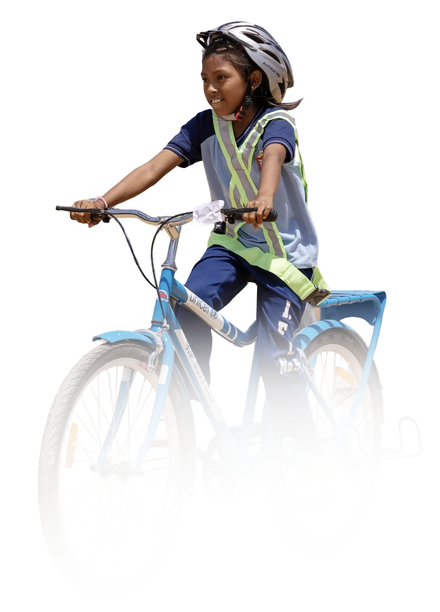 Niña en bicicleta Buffalo en La Guajira