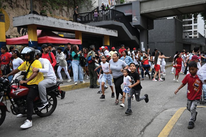 Personas en Venezuela buscando refugio